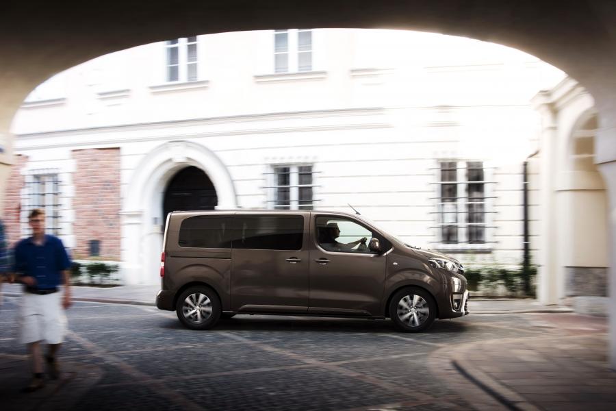  Toyota ProAce Verso 2016 года  (фото 24 из 31)